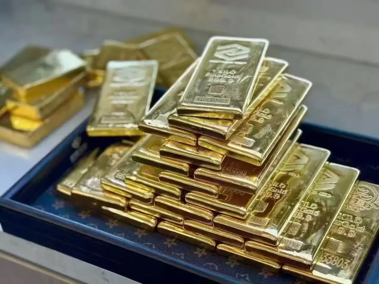 贵金属暴跌(贵金属暴跌了吗)